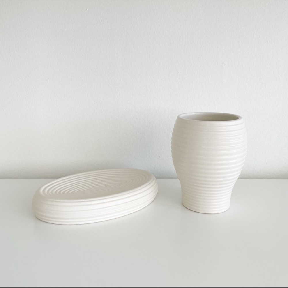 Stoneware 2 piece bathroom set 🛁✨